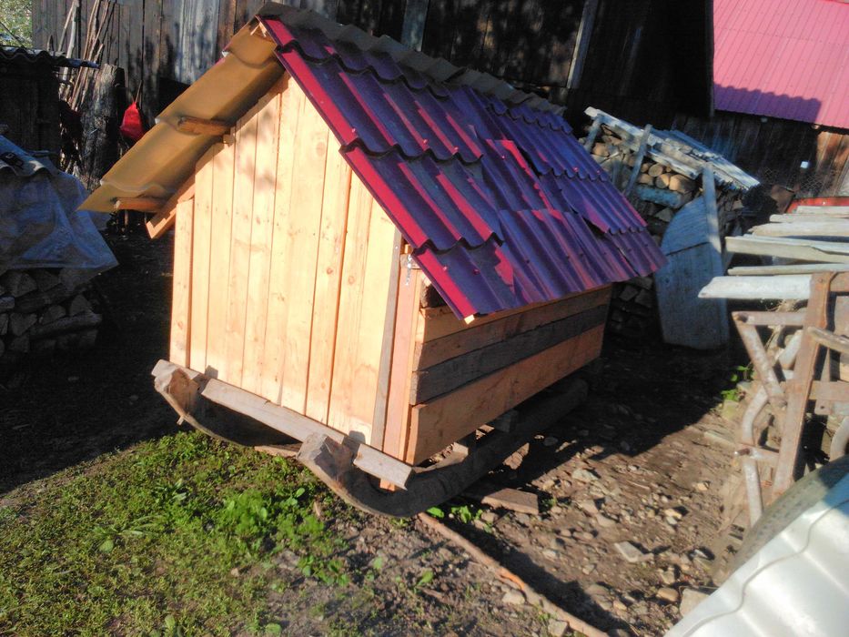 Vând coliba ciobănașului sau adăpost pentru locuri cu livezi pomicole.