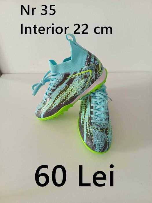 Ghete fotbal noi,  6 perechi nr 35 si o pereche nr 38.