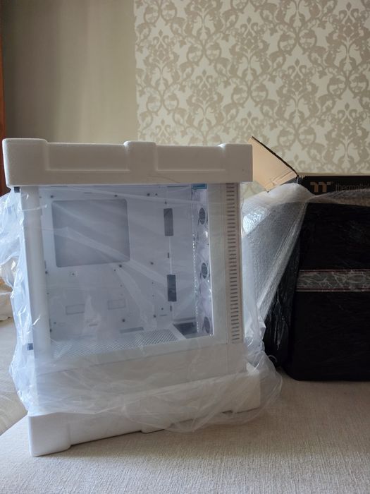 Корпус Thermaltake View 200 TG Snow ARGB белый