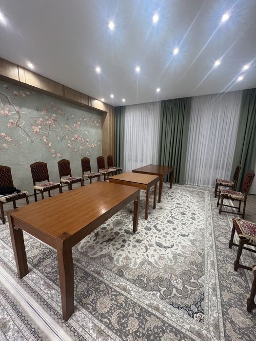 Продается 2 деревянных стола со вставкой