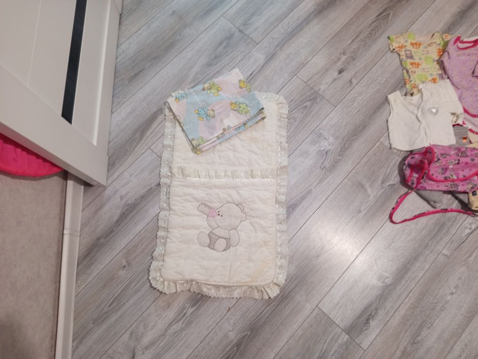 кукла с одеждой и спальным местом