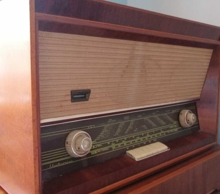 Centru Muzical Gramofon Retro Electronica cu CD Player, Radio FM