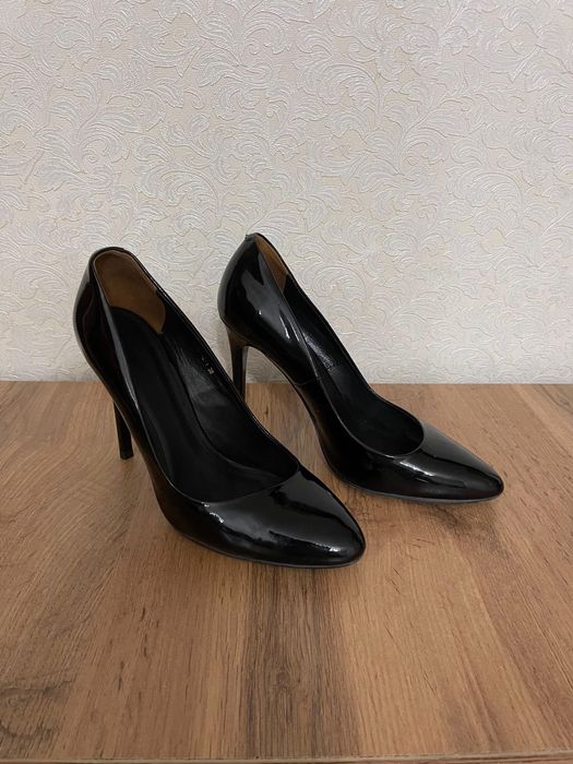 Продам лакированные туфли