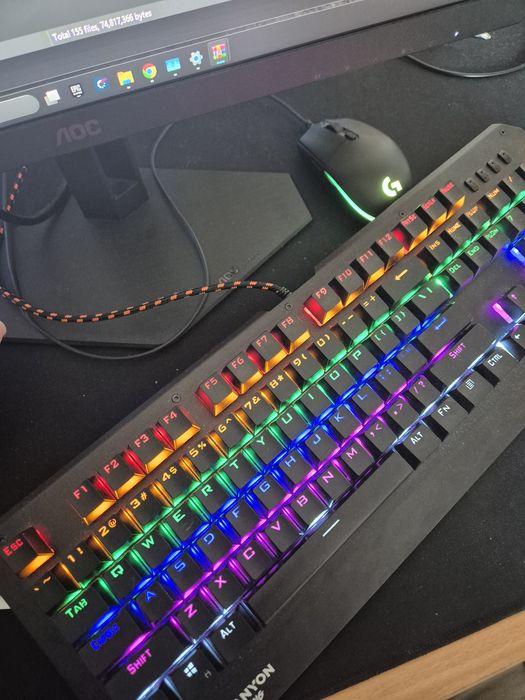 Геймърски компютър + монитор, мишка и клавиатура / Ryzen 5 5600 / GTX 1660ti / 20GB Ram