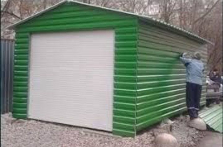 Garaje auto pe structura metalica învelite cu panouri Sandwich