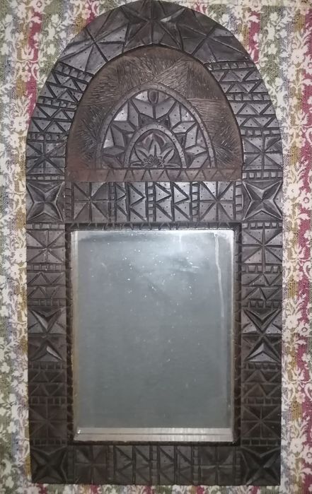 Oglinda sculptata în lemn exotic în Maroc