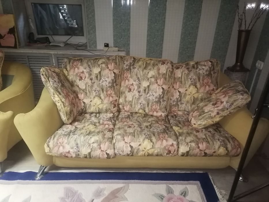 Продам диван с креслами