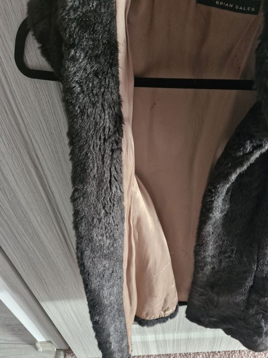 Vesta blana  Brian Dales m-l