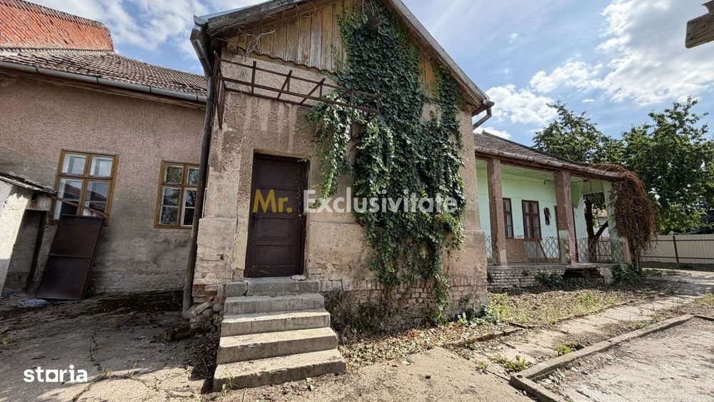 Casă de renovat cu teren 557 mp, central Str. Gh. Barițiu - Carei
