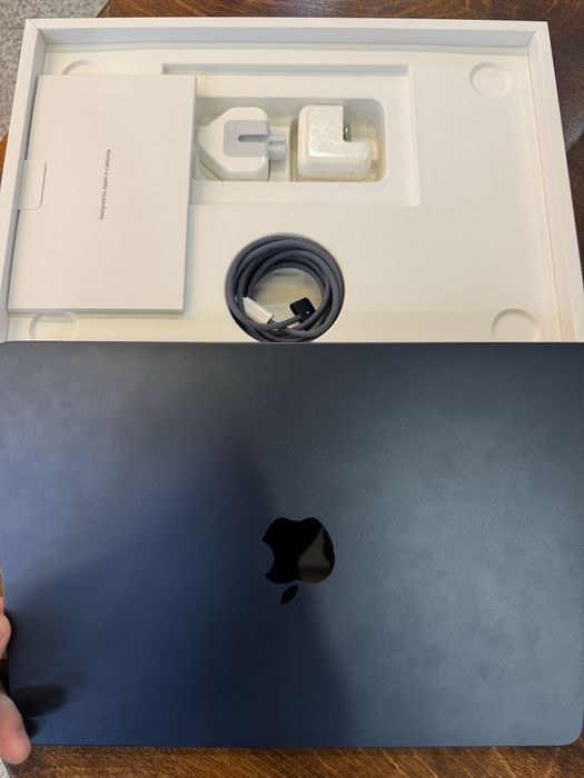 Apple Macbook Air M2 13.6