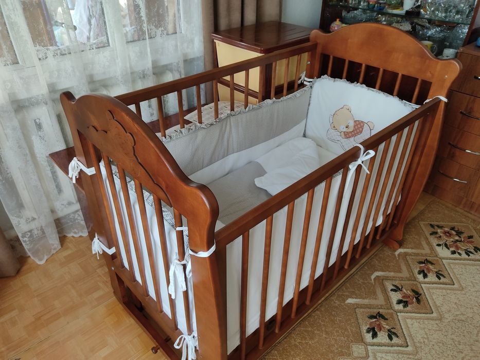 Детская кроватка+матрас+комплект постельного белья