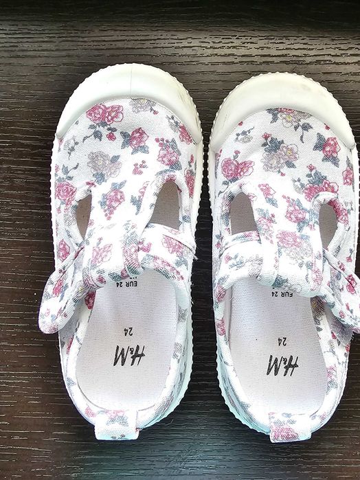 Летни обувки за момиче 21 и 24 номер H&M.