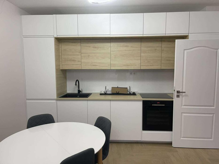 Дава се под наем Двустаен апартамент в к.к. Св.Св. Константин и Елена - 65 кв.м за 700 € - Снимка #2