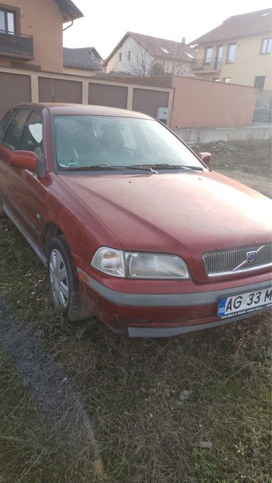 Vand Volvo v40 benzina 1999 Pret Negociabil