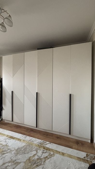 6 дверный  шкаф