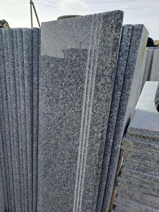 Куксарой гранитдан Бурсчатка, Зина, сокол