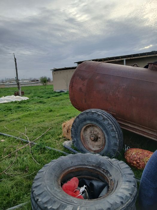 2 tonnali suv saqlaydigan boʻchka .Boʻlanlari yaxshi holatda