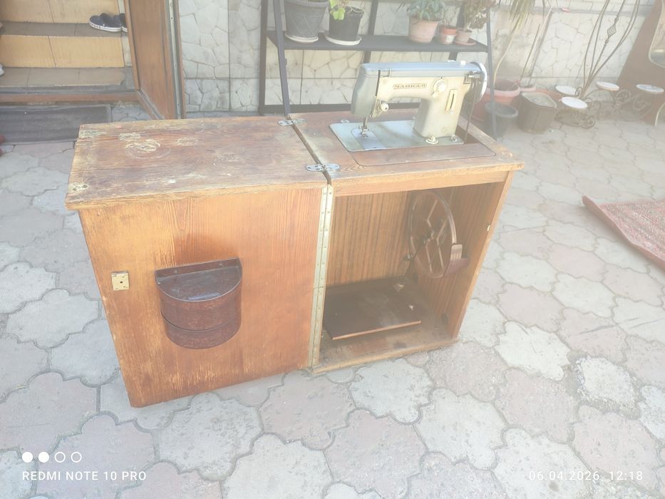 Продам швейную машину чайка 2