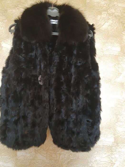 Елек,плетиво с якаДнес499лв ,естествен косъм,цяла кожа,лисицаФирменGER