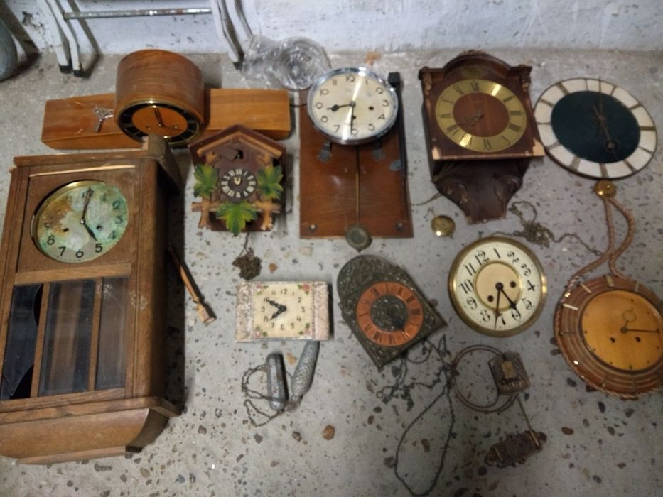 Vind piese pentru pasionații de ceasuri de perete cu gong și pendul