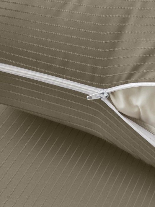 Простыня на резинке + 2 наволочки 50х70