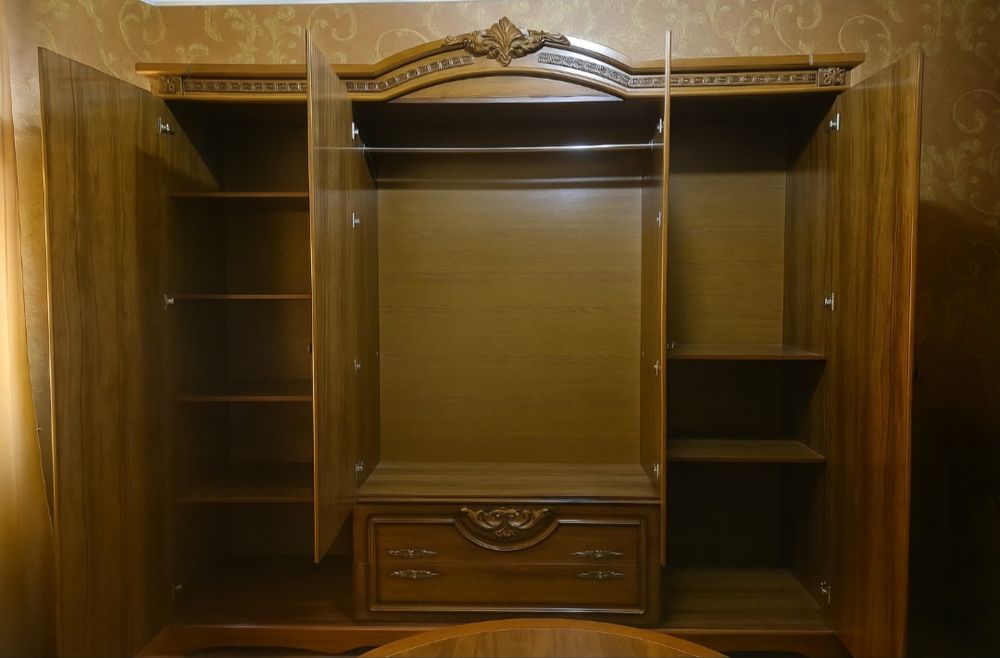 Продаётся спальный гарнитур. Мебель сотилади.