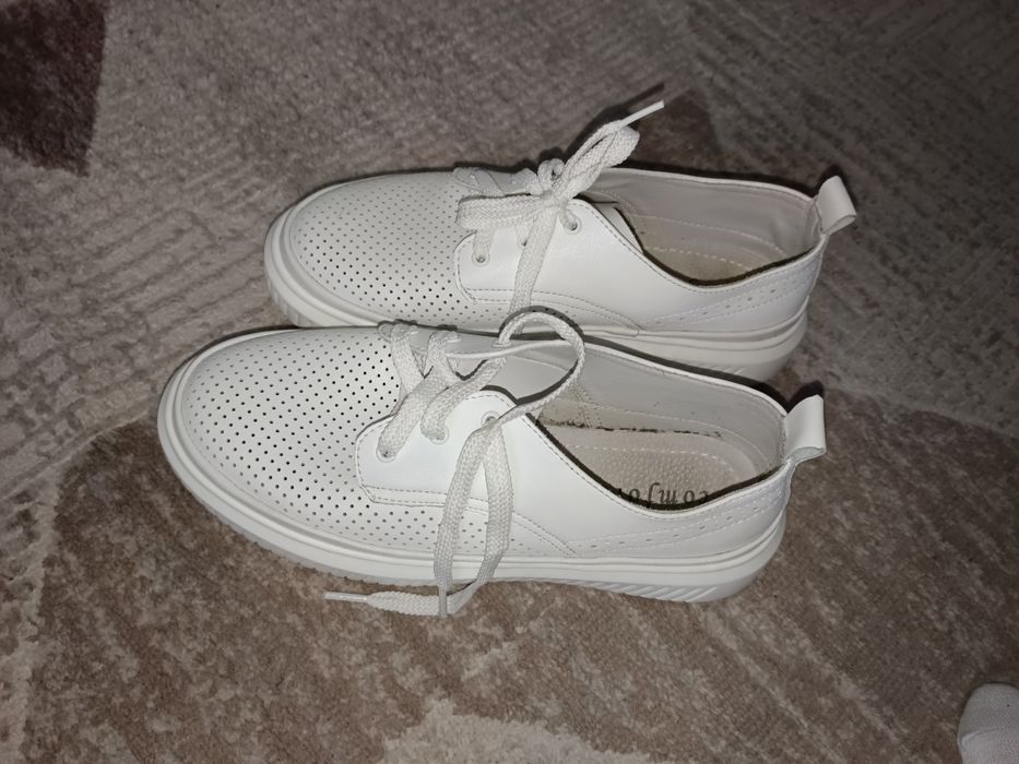 Продам кросовки кожаные