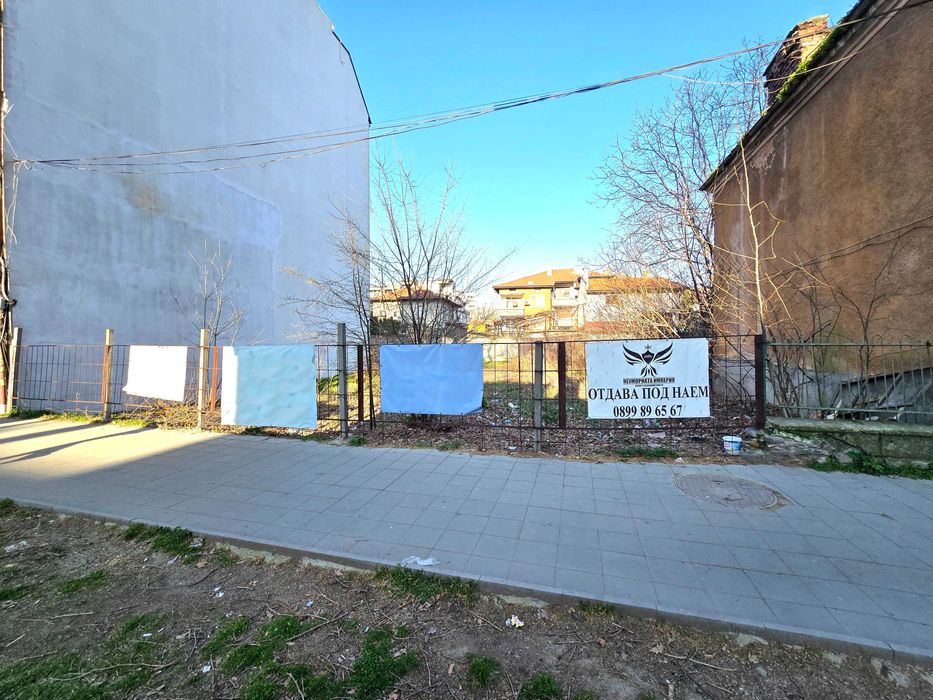 Под наем земя, парцел, паркинг 376кв.м. в Асеновград, първа линия