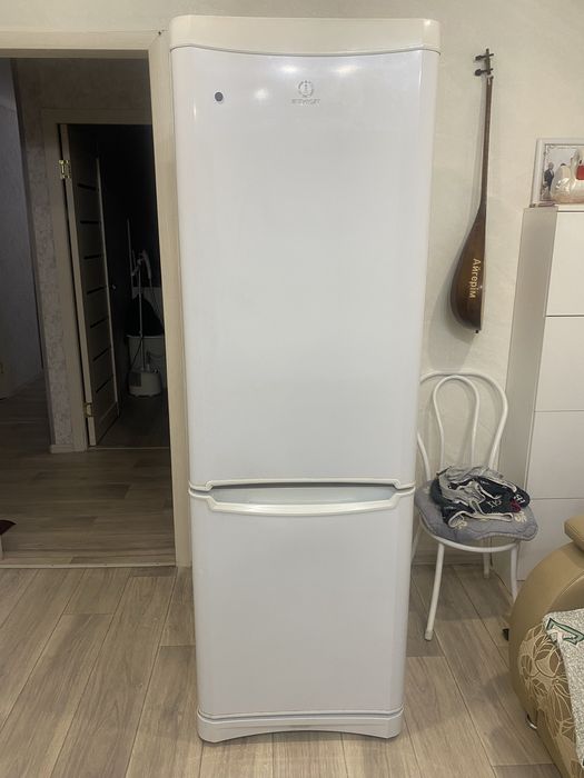 Холодильник indesit