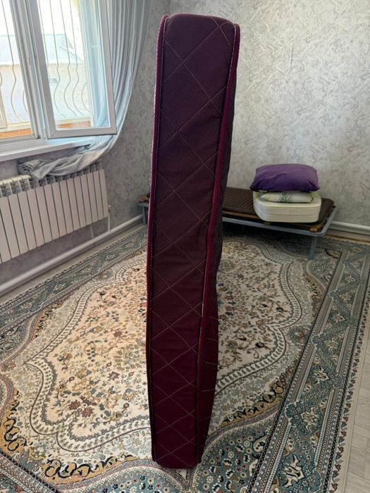 Матрас в хорошем состоянии.