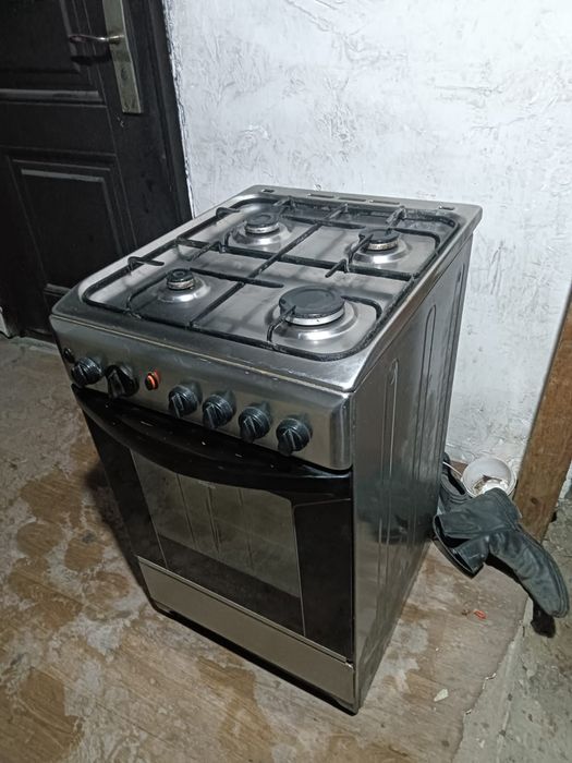 Продам газ плиту