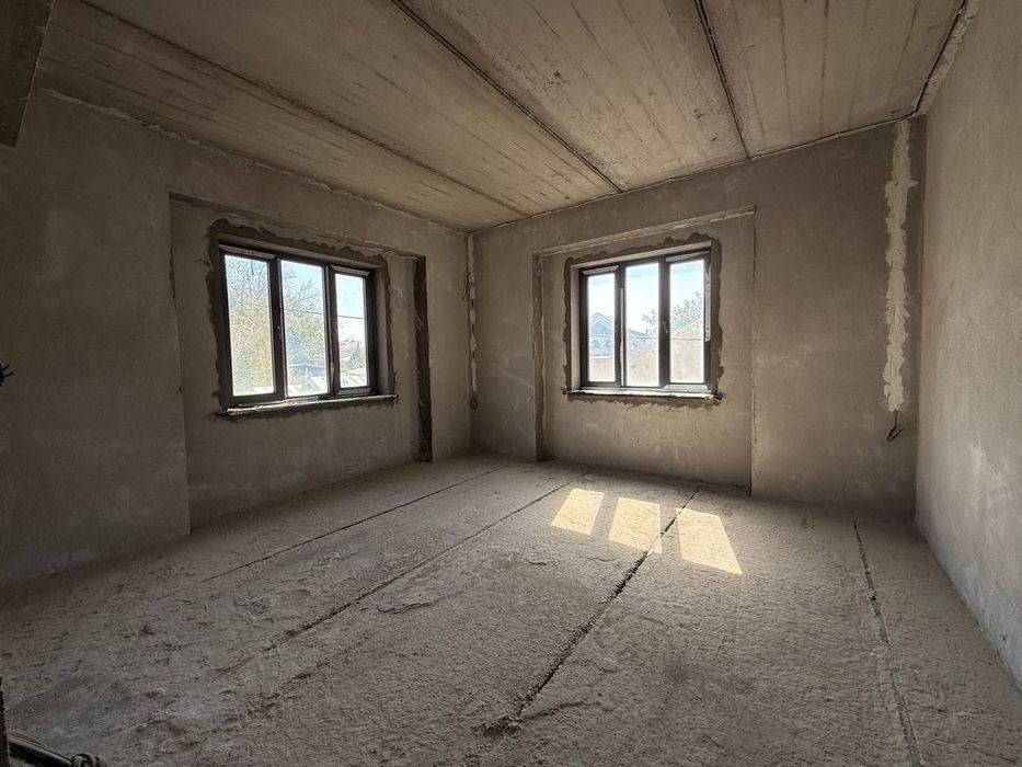 Продается дом состояния коробка.