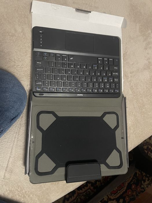 Bluetooth клавиатура с калъф за таблет HAMA – 9.5”–11”