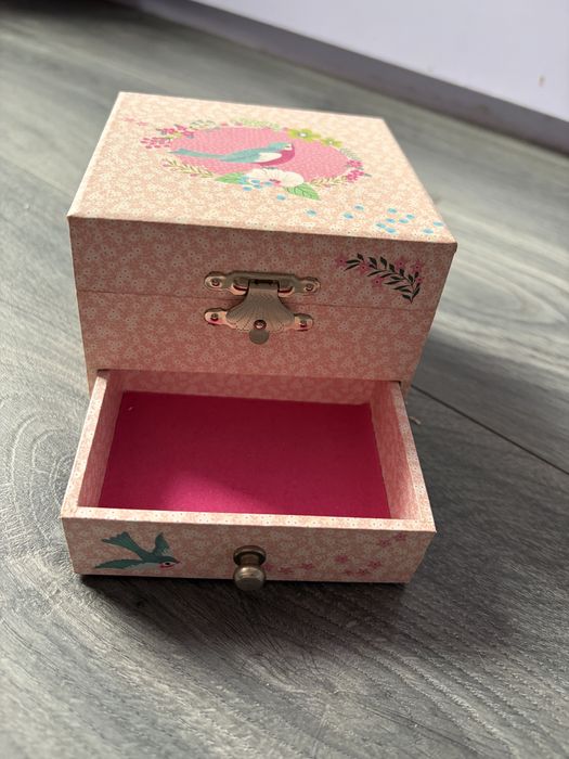 Кутия с музика.