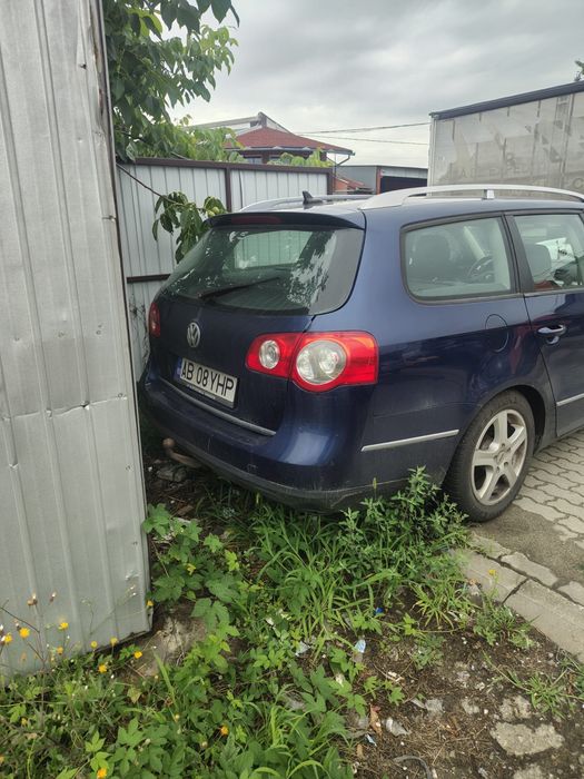 Vând Volkswagen Passat B6