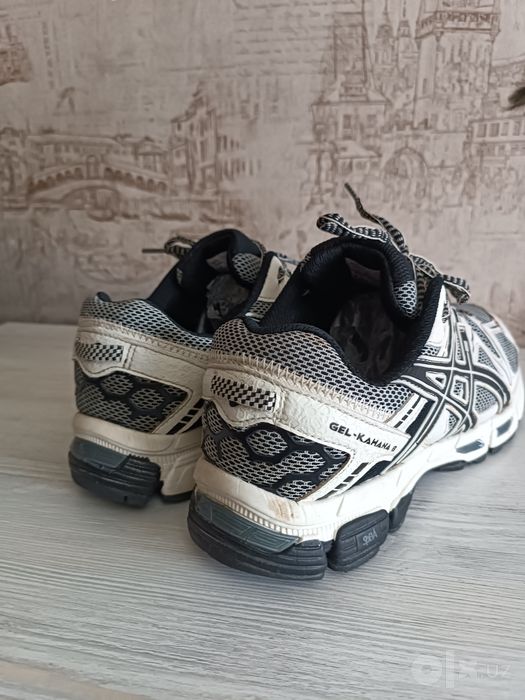 Оригинальные кроссы ASICS