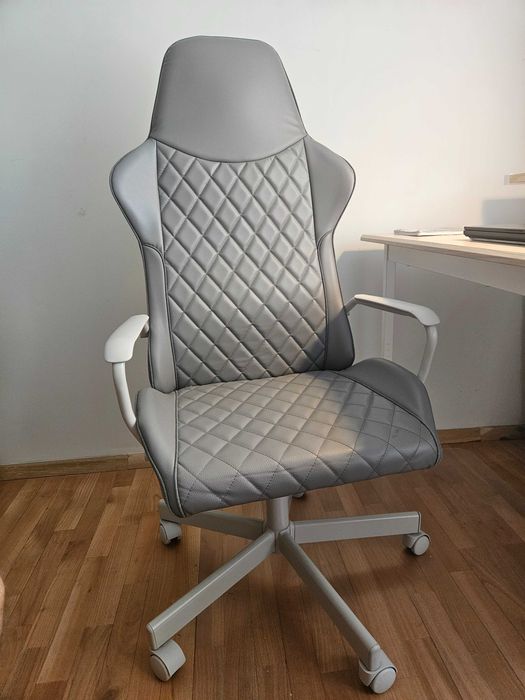 Set complet IKEA pentru birou elev / gaming – stare excelentă