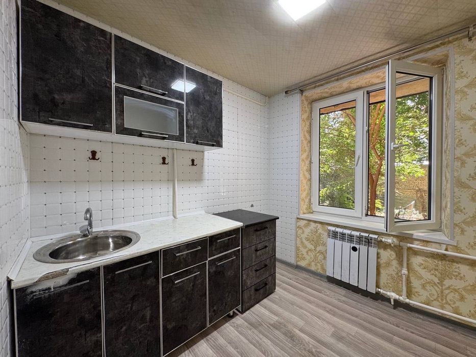 МЕТРО КОСМОНАВТЫ СВОЯ 2/1/4 Срочно Продается 50m2 Кирпич с Ремонтом