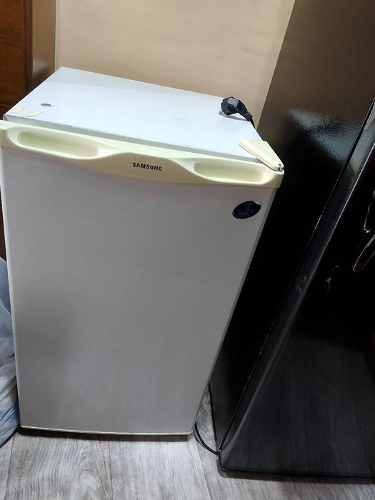 Холодильник сотилади