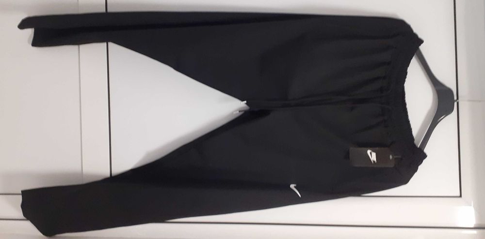 Мъжки спортни панталони на Найк