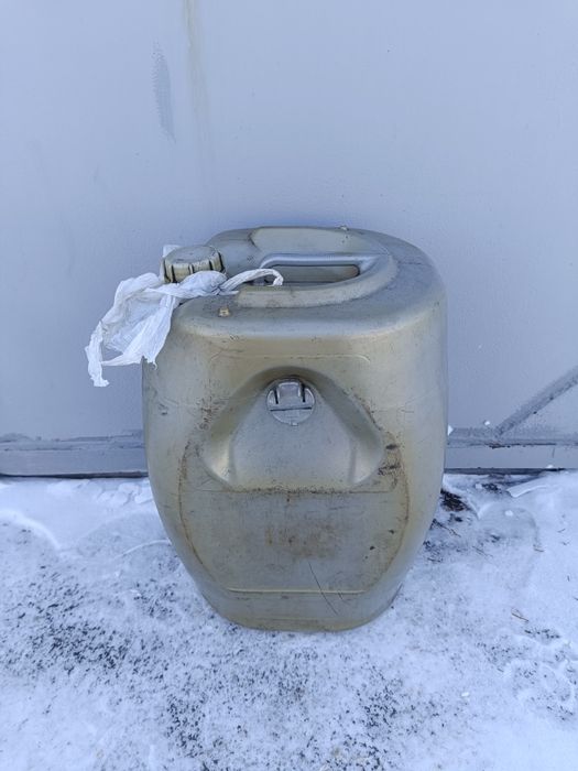 Продам канистры на 50литров.