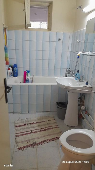 Apartament 3 cam 2 balcoane metrou Lujerului. Pret Negociabil