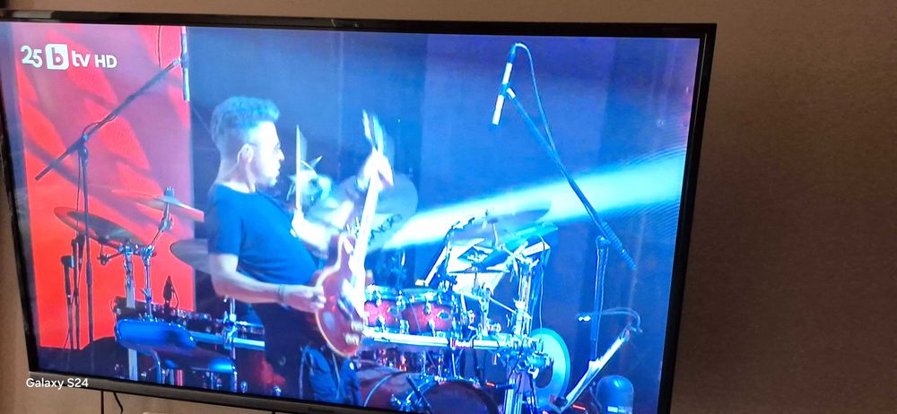 Телевизор Смарт 43 инча Панасоник.