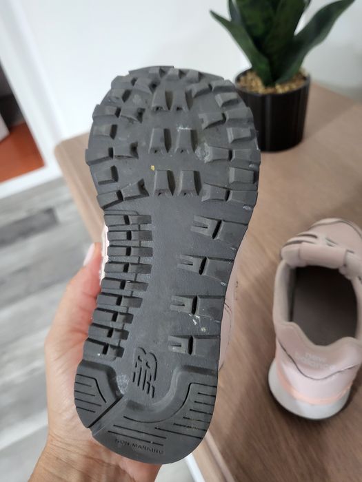 Vand adidasi new balance