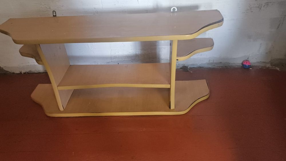 Полка навесная светлая