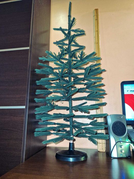 Brad vintage anii 1970 fabricat in Romania