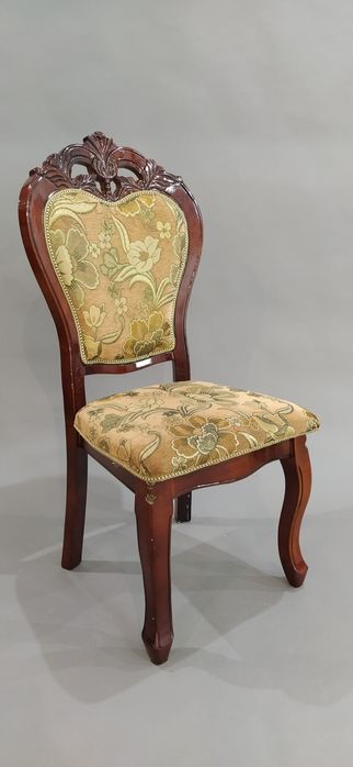 Стул резной зальный