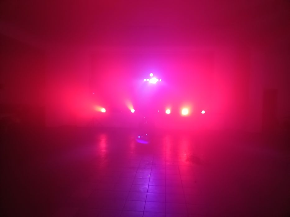 Sistem de lumini profesionale pentru majorate, petreceri & evenimente