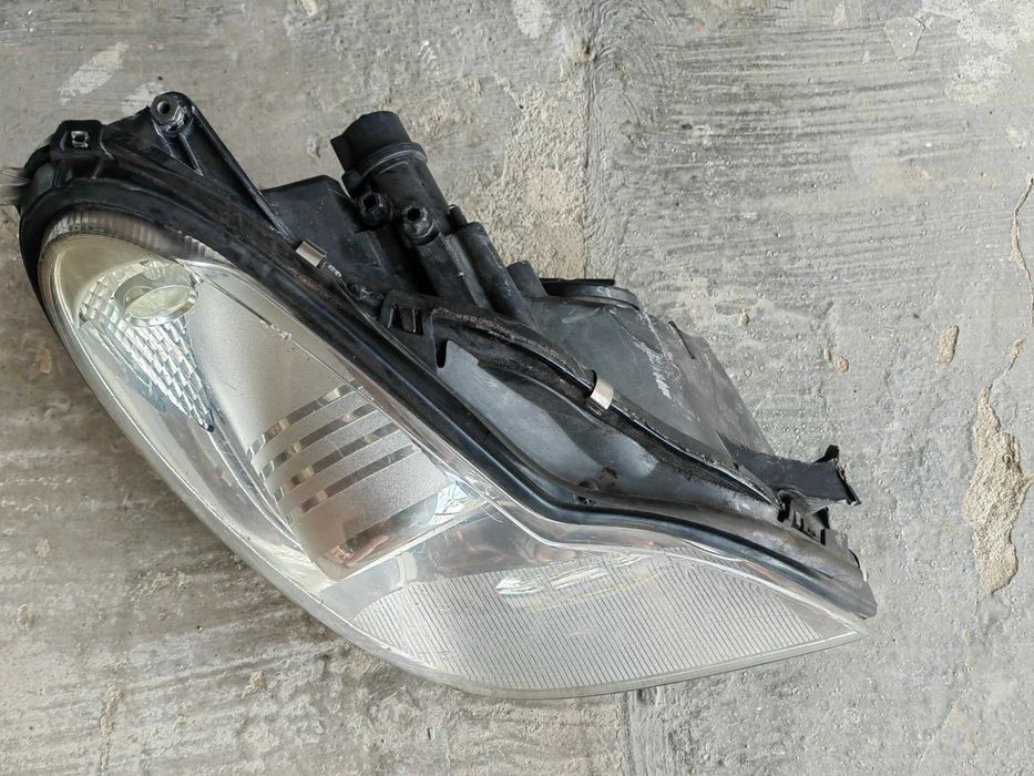 Фар Mercedes CLS W219 Xenon Десен / Фар Мерцедес ЦЛС W219 Оригинален