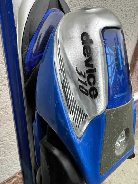 Ски - жълти и сини